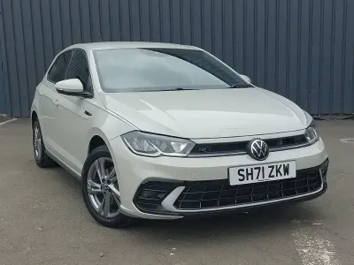 Usado VW Polo R-line 110 CV (80 kW) 2022 Gris Utilitario