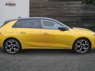 Used Vauxhall Astra Ultimate 130 HP (95 kW) 2024 Yellow/black Hatchback