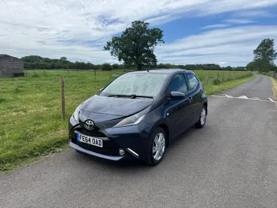 Used Toyota Aygo x-press 2014 Blue Hatchback