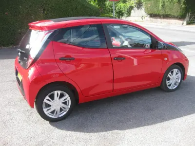 Used Toyota Aygo x-press 69 HP (50 kW) 2016 Red Hatchback