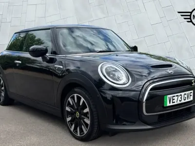 Usado Mini Cooper S Hatch 135 kW (184 CV) 2023 Negro Utilitario