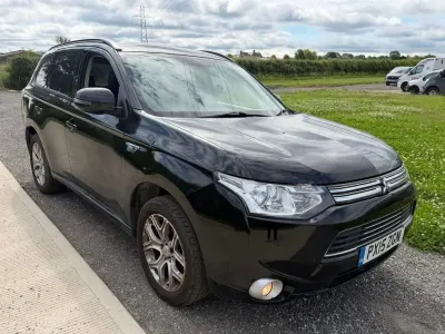 Used Mitsubishi Outlander P-HEV 2015 White Estate