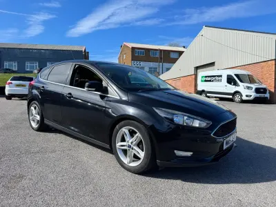 Begagnad Ford Focus Zetec 115 HK (84 kW) 2015 Svart Halvkombi