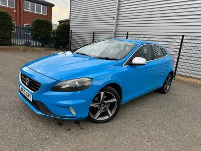 Usado Volvo V40 R-Design 2015 Azul Utilitario