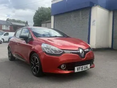 Used Renault Clio Dynamique 90 HP (66 kW) 2015 Red Hatchback