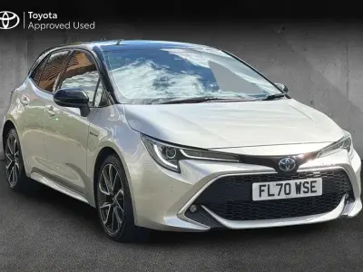Used Toyota Corolla 122 HP (89 kW) 2020 Sterling silver with black roof Hatchback