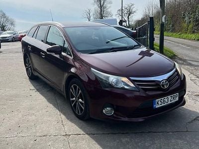 Used Toyota Avensis 126 HP (92 kW) 2013 Red Estate