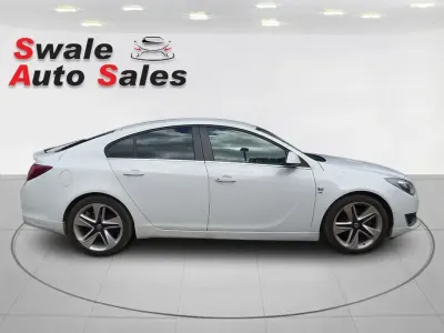 Used Vauxhall Insignia SRi 140 HP (102 kW) 2014 White Hatchback