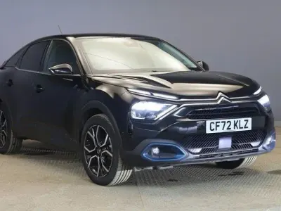 Usado Citroën e-C4 Shine 100 kW (136 CV) 2022 Negro Utilitario