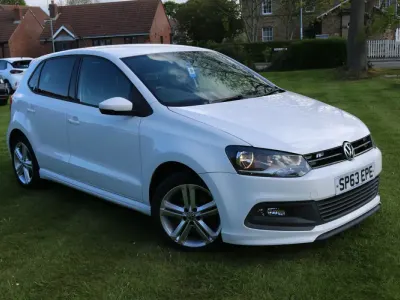 Usado VW Polo R-line 105 HP (77 kW) 2013 Branco Citadino