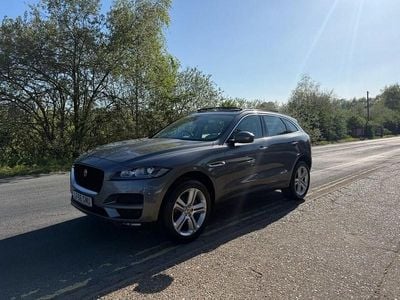 Begagnad Jaguar F-Pace Portfolio 180 HK (132 kW) 2016 Grå SUV