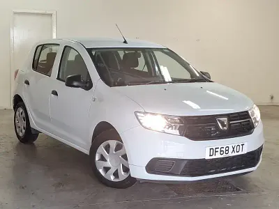 Used Dacia Sandero Essentiel 73 HP (53 kW) 2019 White Hatchback