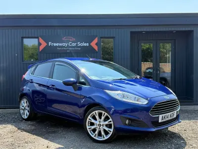 Usado Ford Fiesta Titanium 100 HP (73 kW) 2014 Azul Citadino
