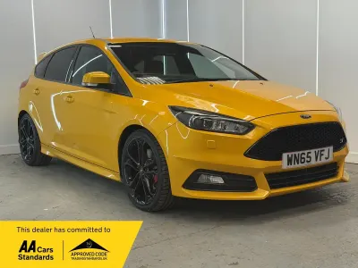 Used Ford Focus ST 250 HP (183 kW) 2015 Orange Hatchback