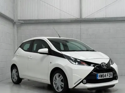 Used Toyota Aygo x-press 69 HP (50 kW) 2014 Red Hatchback