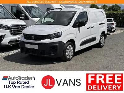 Gebraucht Peugeot Partner Premium 131 PS (96 kW) 2023 Weiß Van / Kleinbus