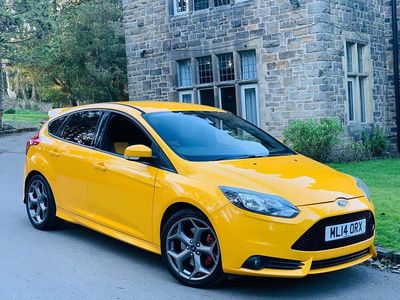 Used Ford Focus ST 250 HP (183 kW) 2014 Yellow Hatchback