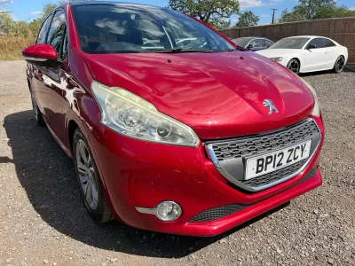 Used Peugeot 208 Allure 82 HP (60 kW) 2014 Red Hatchback