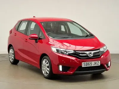 Używany Honda Jazz S 102 KM (75 kW) 2015 Czerwony Hatchback