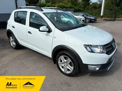 Used Dacia Sandero Lauréate 90 HP (66 kW) 2015 White Hatchback