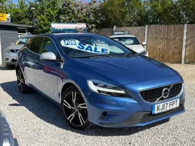 Usado Volvo V40 R-Design Pro 120 HP (88 kW) 2017 Azul Citadino