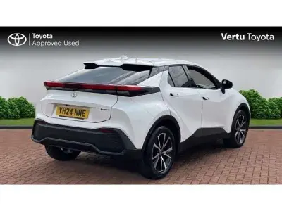 Used Toyota C-HR Design 140 HP (102 kW) 2024 White SUV