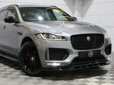 Begagnad Jaguar F-Pace Chequered Flag 180 HK (132 kW) 2020 Grå SUV