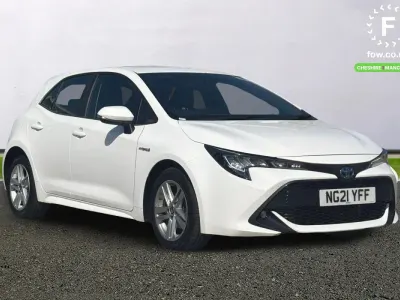 Used Toyota Corolla 122 HP (89 kW) 2021 White Hatchback