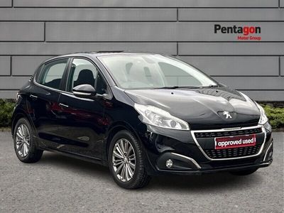 used Peugeot 208 Signature1.2 Puretech Signature Hatchback 5dr Petrol Manual Euro 6 (s/s) (82 Ps) - FY19FWG