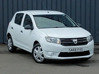 Used Dacia Sandero Ambiance 73 HP (53 kW) 2016 White Hatchback