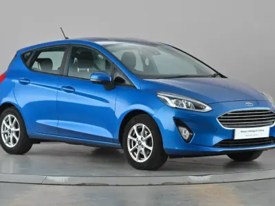 Begagnad Ford Fiesta Zetec 100 HK (73 kW) 2019 Blå Halvkombi