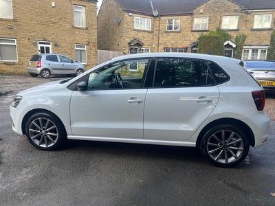 Used VW Polo Design 90 HP (66 kW) 2015 White Hatchback