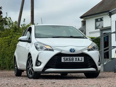 Used Toyota Yaris Hybrid 2018 White Hatchback