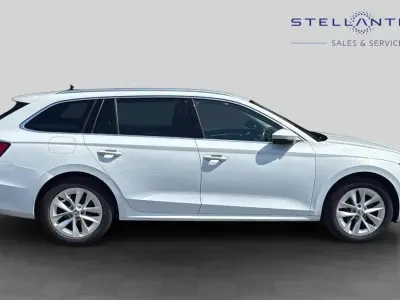 Used Skoda Octavia SE L 148 HP (108 kW) 2023 White Estate