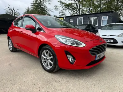 Used Ford Fiesta Zetec 70 HP (51 kW) 2018 Red Hatchback
