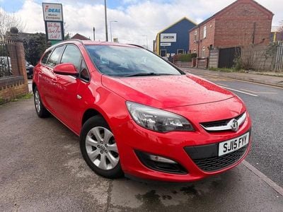 Used Vauxhall Astra Design Edition 115 HP (84 kW) 2015 Red Estate
