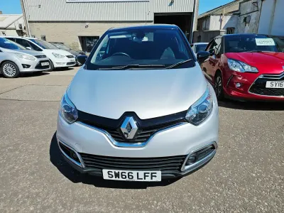 Used Renault Captur Dynamique 90 HP (66 kW) 2016 Silver SUV
