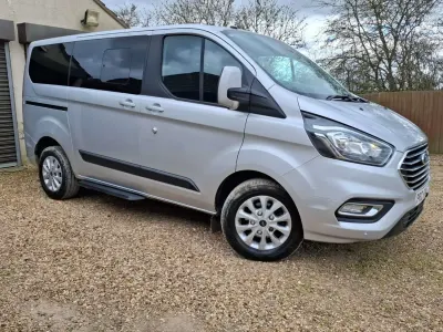 Begagnad Ford Tourneo Custom Zetec 2019 Silver Van