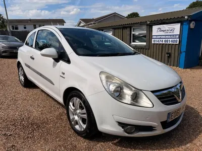 Used Vauxhall Corsa 85 HP (62 kW) 2010 White Hatchback