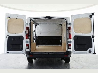 Solid glacier white New 2025 Renault Trafic MPV | £25,490 (Super price)