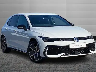 Nouă VW Golf VIII Black Edition 150 CP (110 kW) 2026 Alb Hatchback