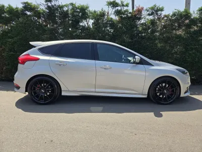 Used Ford Focus ST 250 HP (183 kW) 2016 Silver Hatchback