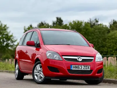Used Vauxhall Zafira 120 HP (88 kW) 2014 Red MPV