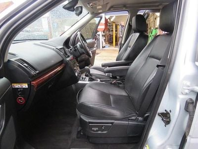 Used Land Rover Freelander 2 HSE 160 HP (117 kW) 2009 Silver SUV