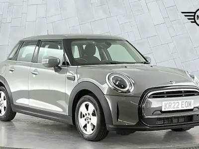 Usado Mini Cooper Classic 134 HP (98 kW) 2022 Cinzento Citadino