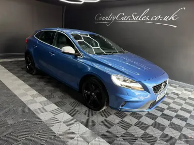 Used Volvo V40 R-Design 120 HP (88 kW) 2017 Blue Hatchback