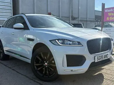 Begagnad Jaguar F-Pace Chequered Flag 180 HK (132 kW) 2019 Vit SUV