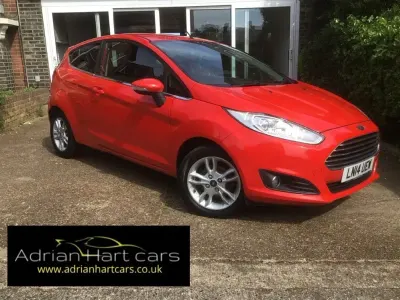 Używany Ford Fiesta Zetec 82 KM (60 kW) 2014 Czerwony Hatchback