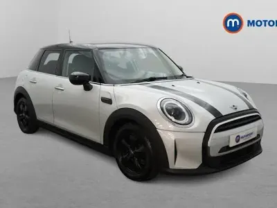 Begagnad Mini Cooper Classic 136 HK (100 kW) 2022 Silver Halvkombi