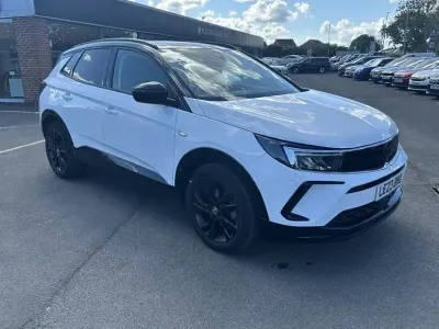 Used Vauxhall Grandland X S 130 HP (95 kW) 2023 White SUV